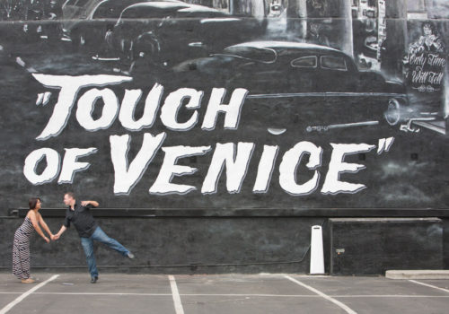 Venice Beach Engagement : Graffiti wall